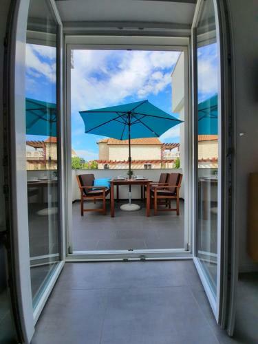 Blue Sunrise Apartment