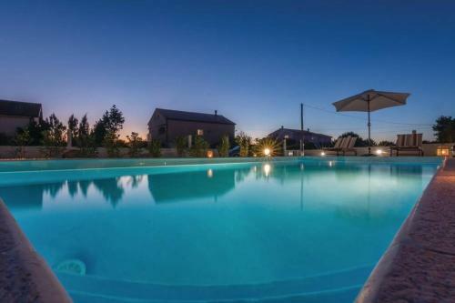 Lux Stone House With Pool, Near Beach