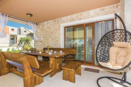 Lux Stone House With Pool, Near Beach