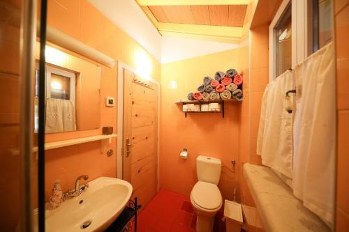 Hostal Pequena Perla Rooms