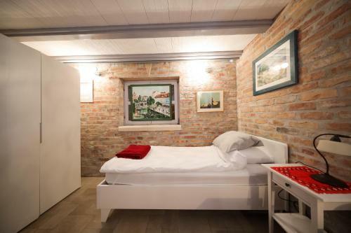 Hostal Pequena Perla Rooms