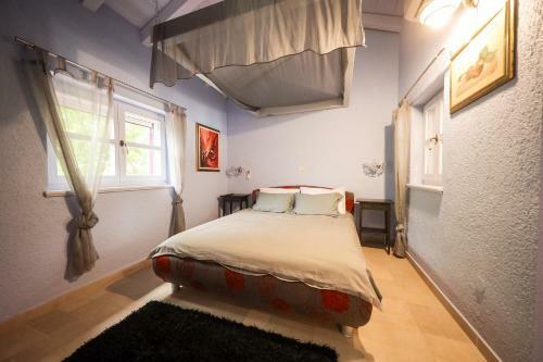 Hostal Pequena Perla Rooms