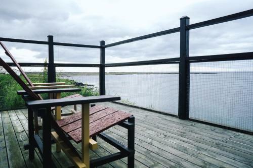 G�tuh�s: Sea View Apartment