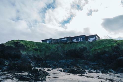 G�tuh�s: Sea View Apartment