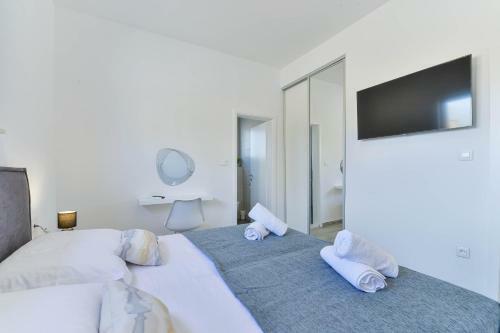 Modern&spacious Four Bedroom Villa With Swimming Pool - Ae1445