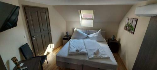 Hostal S�rpatika Vend�gh�z