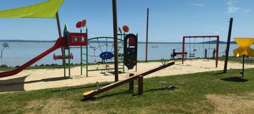 Pet?fi 17 Vend�gh�z Badacsonytomaj