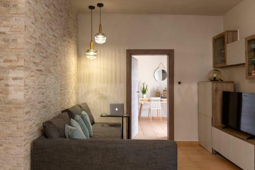 Arolithos Home