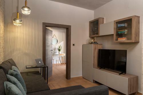 Arolithos Home