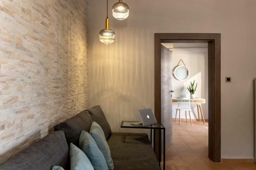 Arolithos Home