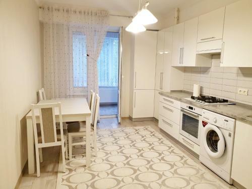 Center Apartment On Albisoara Street