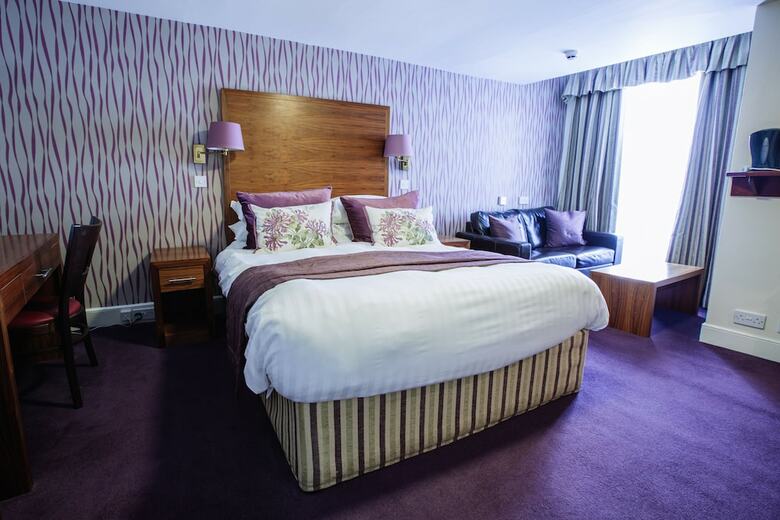 Selkirk Arms Hotel