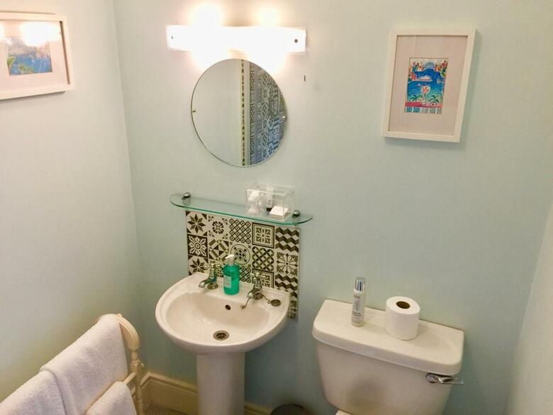 Hostal Derrin Guest House