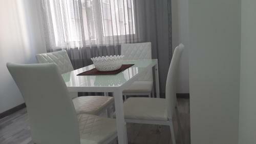 White Apartament Airport