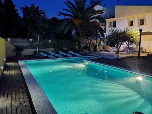 Hauzify I Villa Del Castell