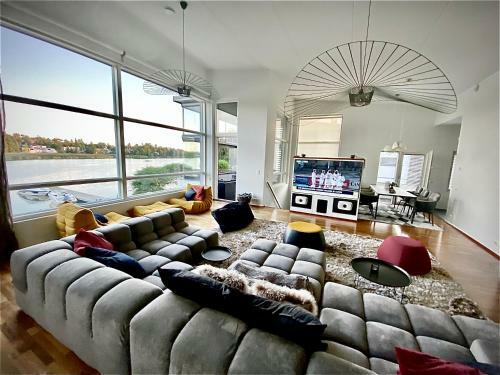Seafront Villa With Sauna And Jacuzzi