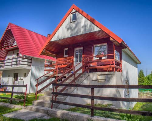 Vukovi? Accommodation