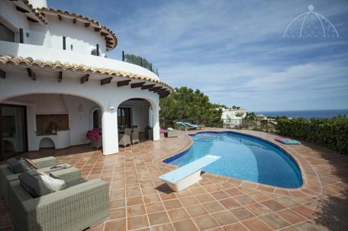 Villa Lola