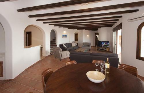 Villa Lola