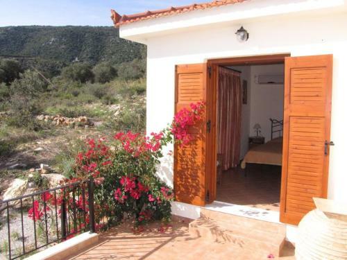 Villa Oceanis - Luxury Seaside Villa