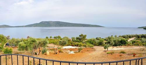 Villa Oceanis - Luxury Seaside Villa