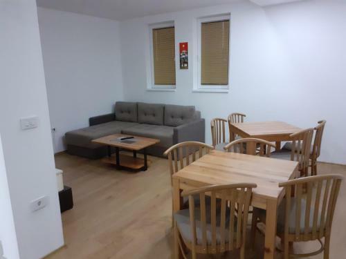 Hostal Vila Nadjinski
