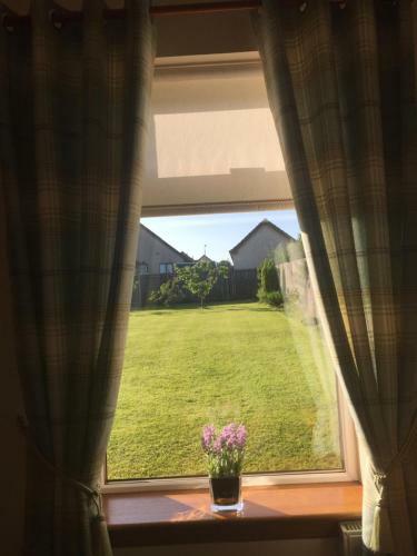 Honeysuckle-peaceful Scottish Cottage With Hot Tub
