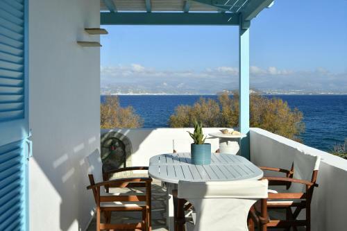 Nava Devine Water Front House In Ambelas
