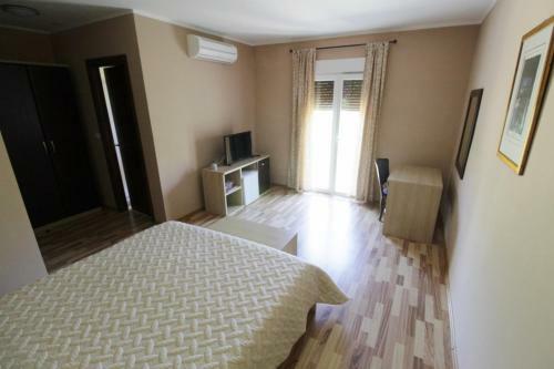 Hostal Villa Lion Zambratija