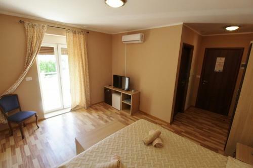 Hostal Villa Lion Zambratija