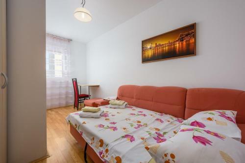 Flora House With Apartment