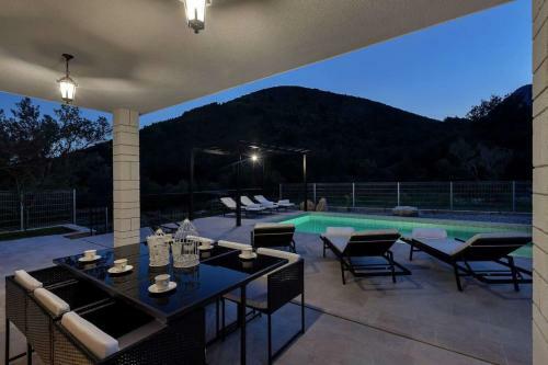 Holiday Home Blue Stone