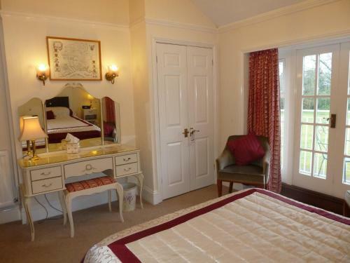 Tyrrells Ford Hotel