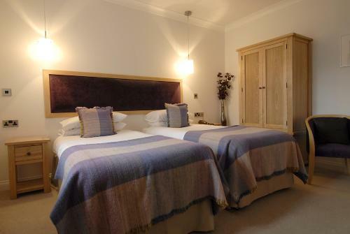 Gwesty'r Emlyn Hotel