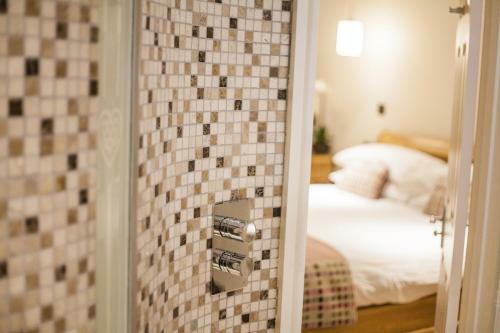 Gwesty'r Emlyn Hotel