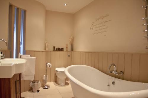 Gwesty'r Emlyn Hotel