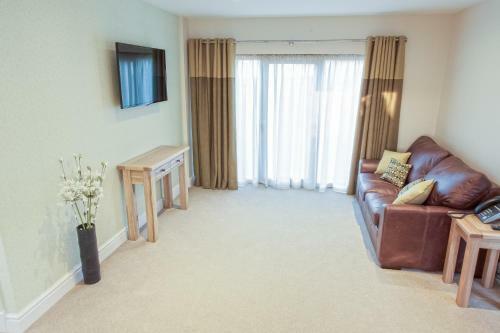 Gwesty'r Emlyn Hotel