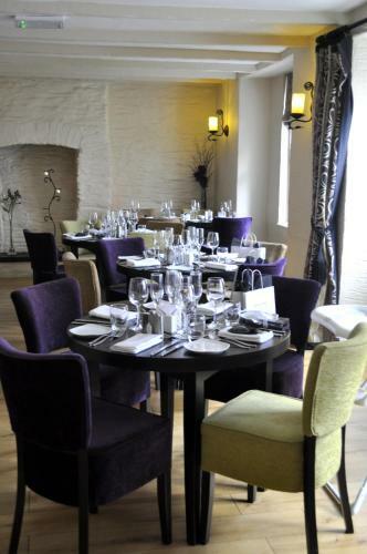 Gwesty'r Emlyn Hotel