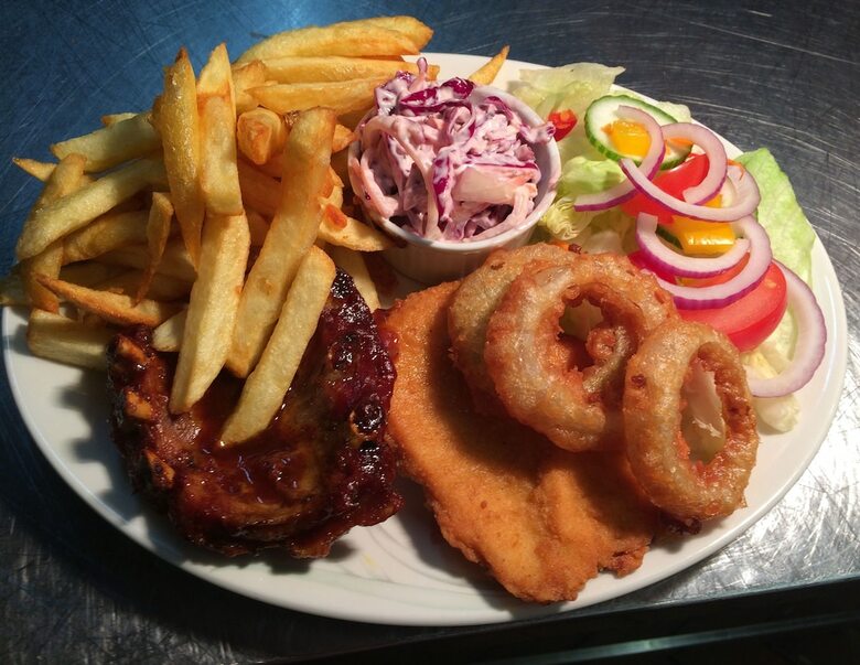 Half Moon Hotel And Restaurant
