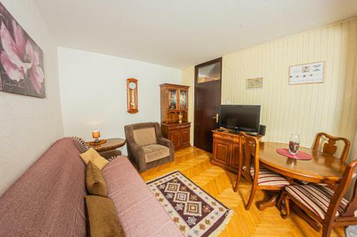 Apartments Makedonska With Sea View