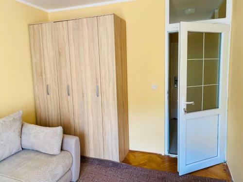 Sunny Parkside Apartment