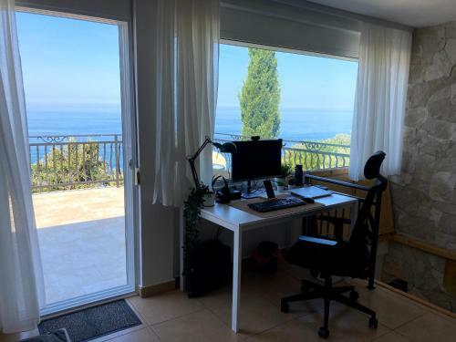 Luxury Seaside Holm Oak Villa With Private Beach