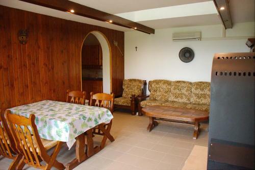 Hegybenj�r� Apartman Balatonederics
