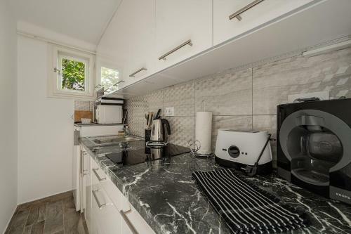 Leni Guest House