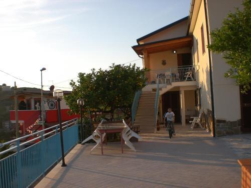 Casa Con Piccolo Giardino