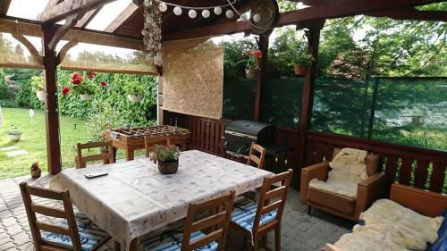 Lili�na Vend�gh�z