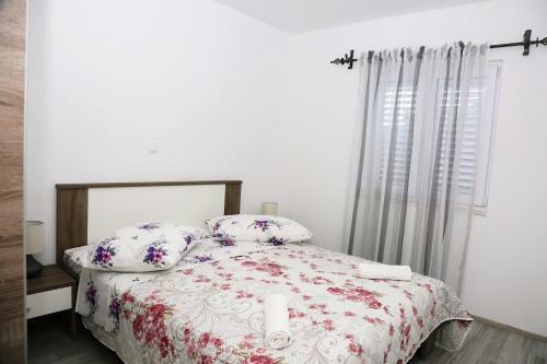 Apartments Tonia Br. 1