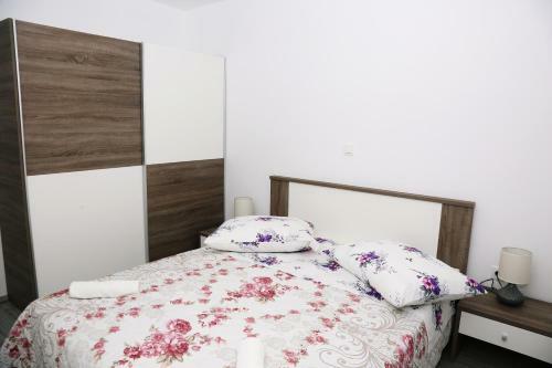 Apartments Tonia Br. 1