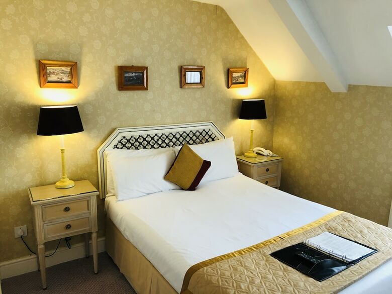 Brook Whipper-in Hotel