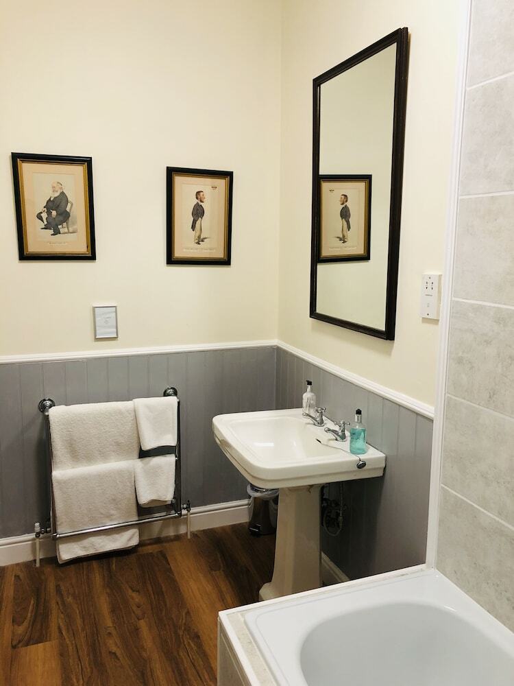 Brook Whipper-in Hotel